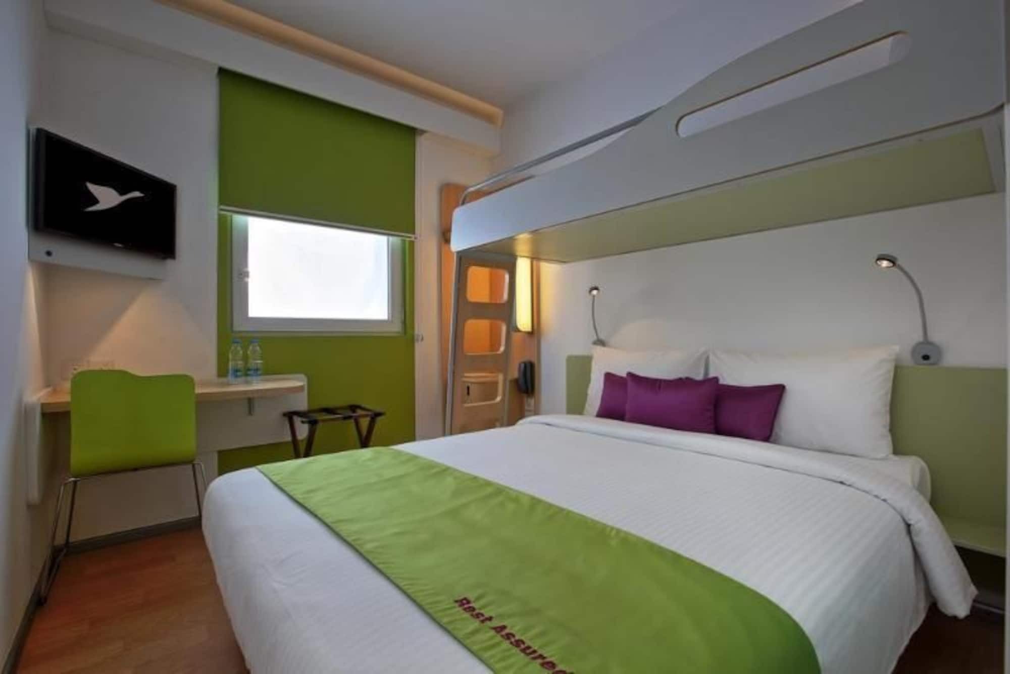 Holiday Inn Express Ahmedabad Prahlad Nagar, an IHG Hotel Exterior foto