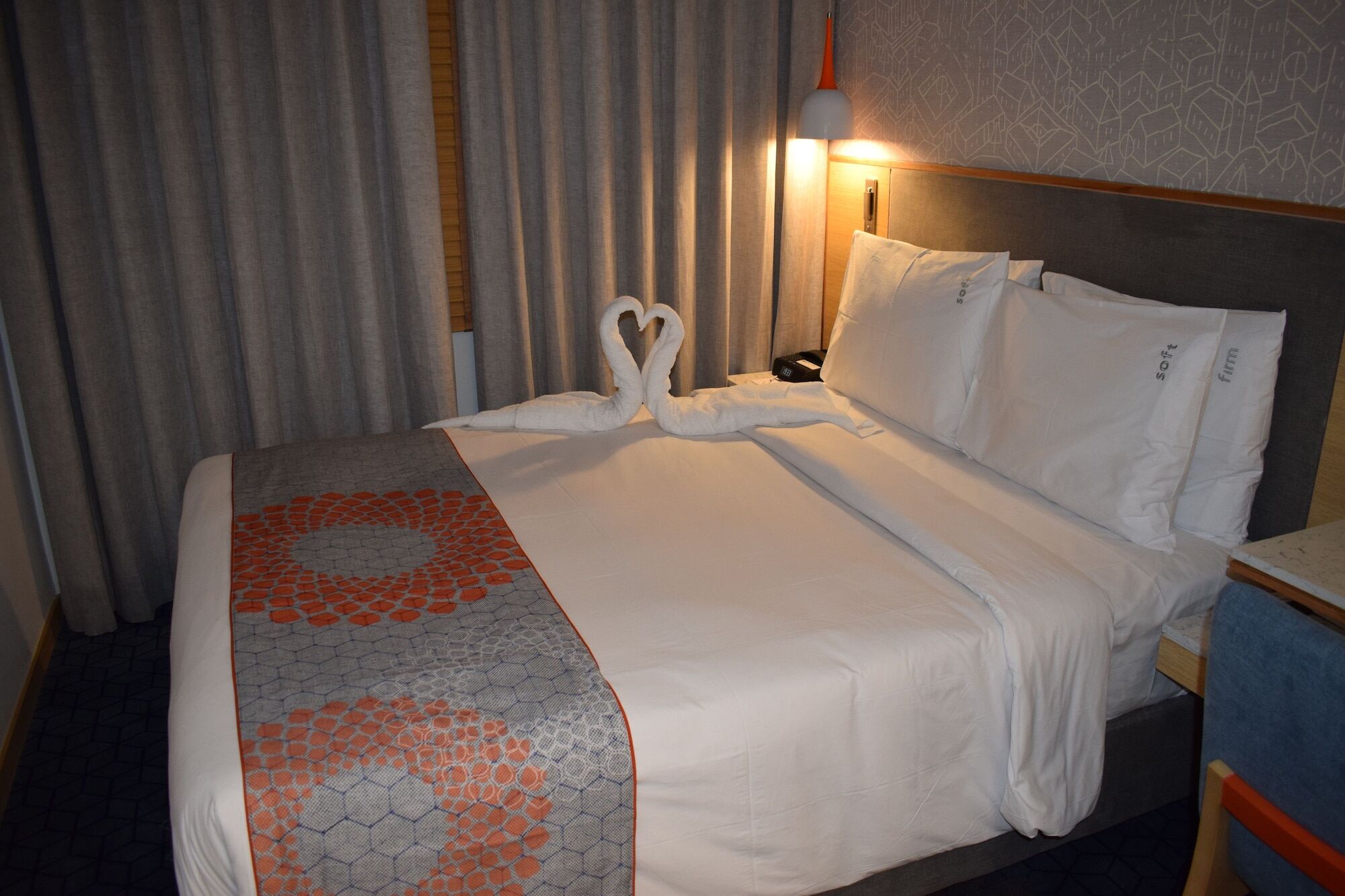 Holiday Inn Express Ahmedabad Prahlad Nagar, an IHG Hotel Exterior foto